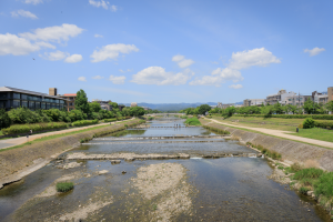 二条大橋から見た鴨川（北側）