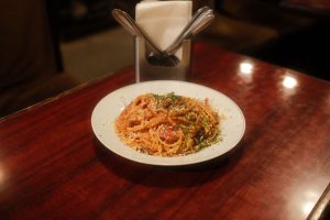 「喫茶ジラフ」京都中京区の細い階段をのぼって見つけたクリーミーなナポリタン