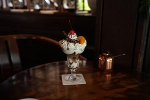 コーヒーレストラン ドルフのチョコレートパフェ