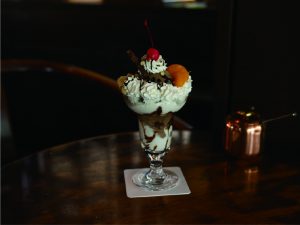 【ダミー】コーヒーレストラン ドルフのチョコレートパフェ